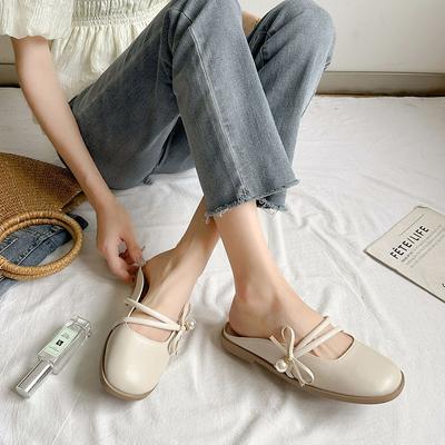 Летом 2009 года новые интернет-знаменитости носят туфли-лодочки с педалями и сумку с французским нежным темпераментом, полушлепанцы с открытой пяткой, женские полуботинки