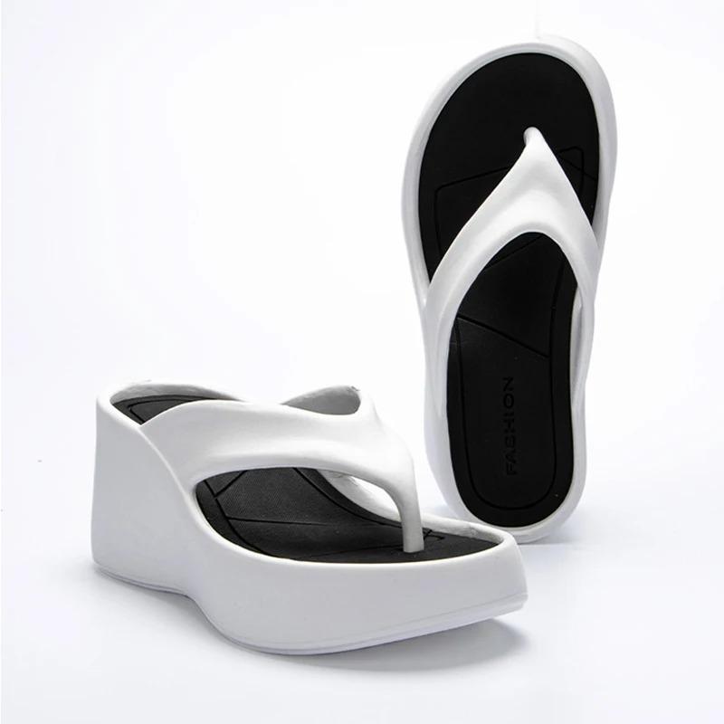 Модные мягкие шлепанцы на танкетке для женщин, модные шлепанцы на платформе с перемычкой для пальца, женские повседневные нескользящие сандалии на танкетке на высоком каблуке, слайды