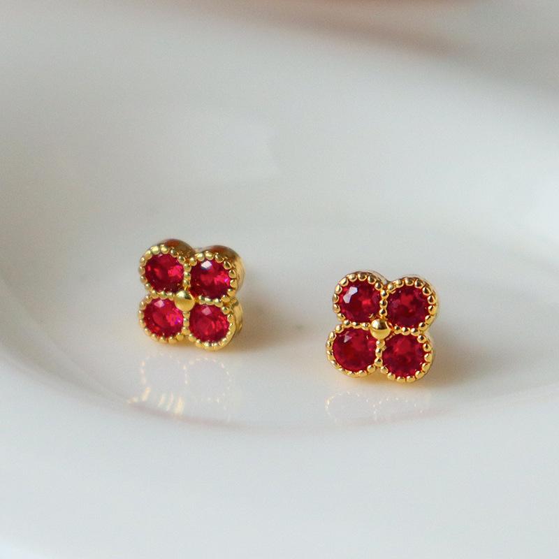 Элегантные серьги-клевер из цветного циркона – Роскошный миниатюрный дизайн для универсальной носки