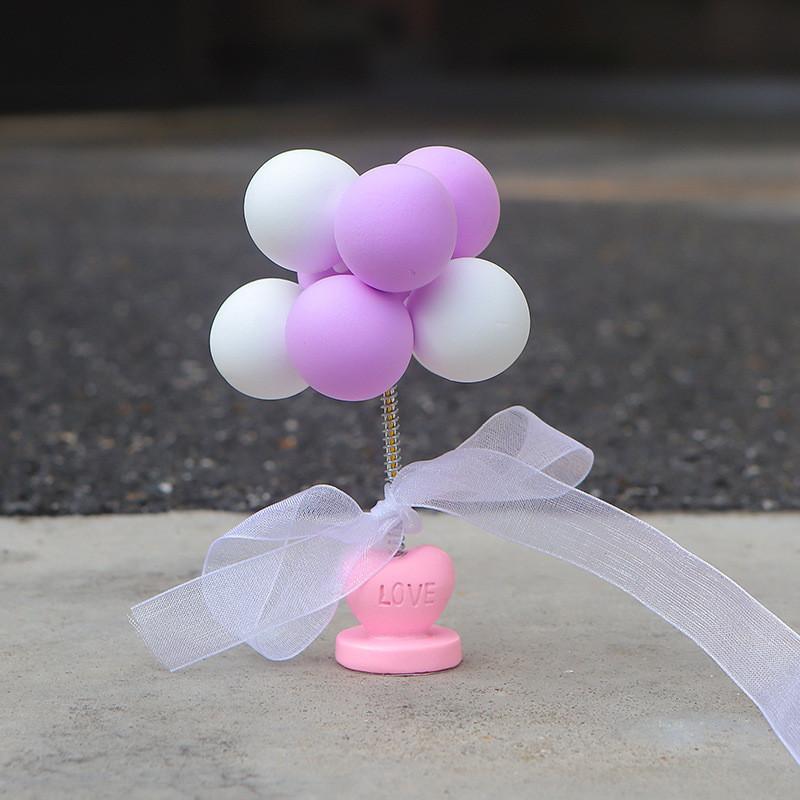 Милый мультяшный украшение в виде машинки с воздушными шарами для интерьера автомобиля, материал глина