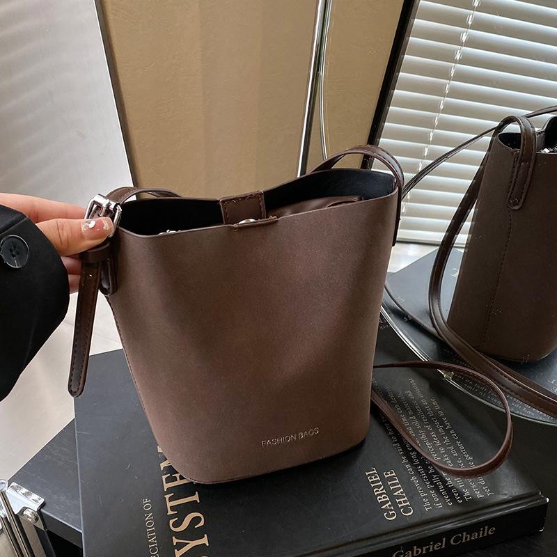 Популярная сумка-ведро для женщин Осень и Зима Новая модная сумка через плечо для женщин Высококлассная нишевая сумка на плечо для женщин