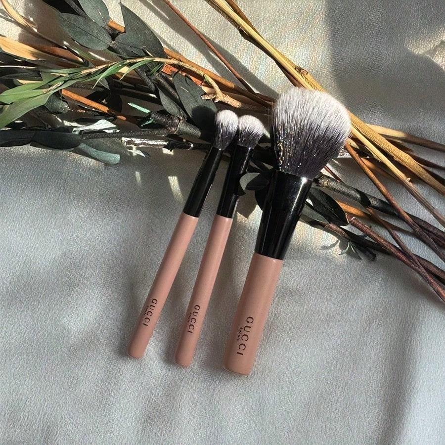 Женская косметичка, подходящая для подарка на праздники. Это можно преподнести в качестве подарка вашей девушке или друзьям.