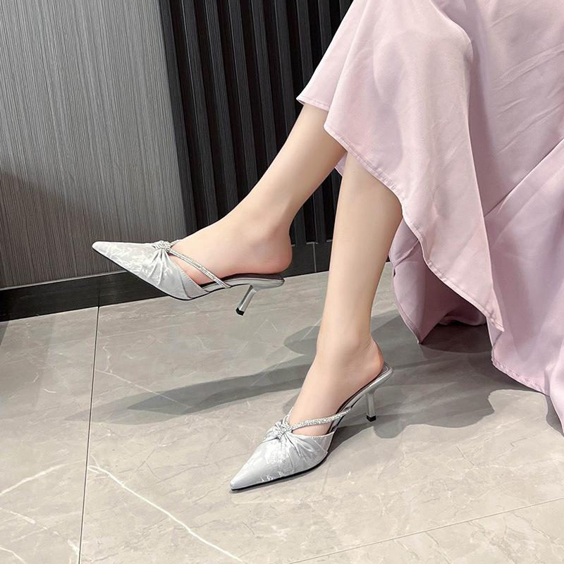 2025 новый китайский стиль атласный заостренный ремень дрель тонкий каблук заостренный мешок голова морщинистые полуперетягивание темперамент женские каблуки