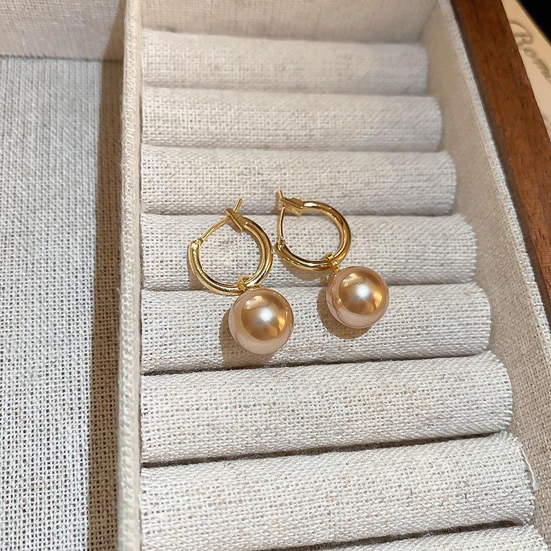 Серьги-цветы из пресноводного жемчуга с посеребренными и позолоченными иглами из настоящего золота, высококлассные серьги, французские серьги в стиле легкой роскоши, элегантные серьги для женщин