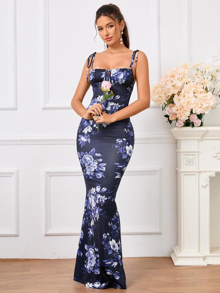 Трендовое облегающее платье без рукавов на шнуровке 2024 - Облегающий крой и сексуальное