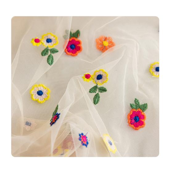 Вышитая скатерть-дорожка Вышитый цветок Тюлевая скатерть-дорожка Весна Лето