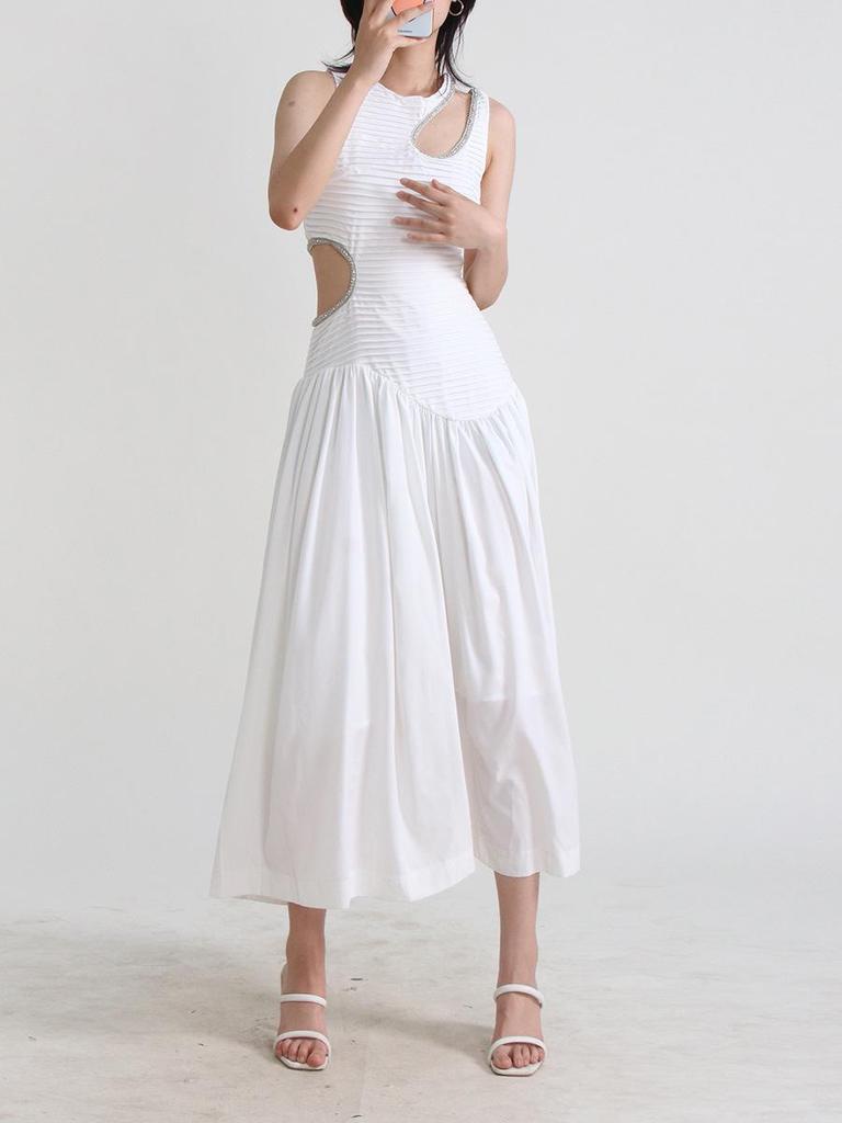 Длинное облегающее платье с плиссировкой и нишевым дизайном - модный стиль 2025 года