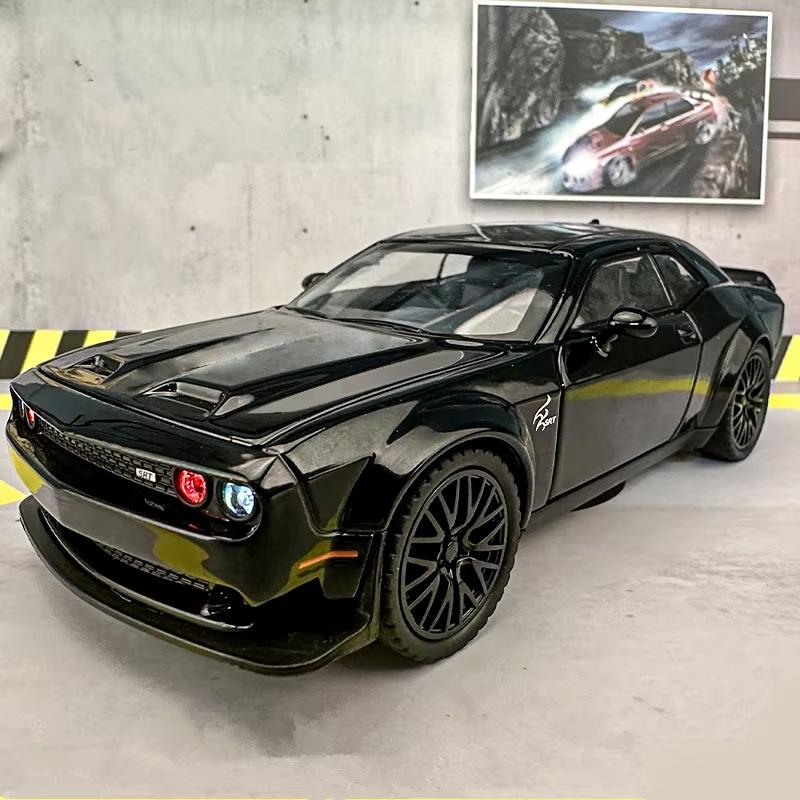 Новый 1:24 Dodge Challenger SRT Модель автомобиля из легкого сплава Литой металлический спортивный автомобиль Модель транспортного средства Коллекционная имитация Звук и свет Детская игрушка Подарок для мальчика