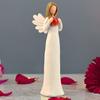 Фигурка ангела из смолы, расписанная вручную, ангел, держащий сердце и крылья, символ сочувствия, памятный сувенир для свадеб, дней рождения и Рождества.