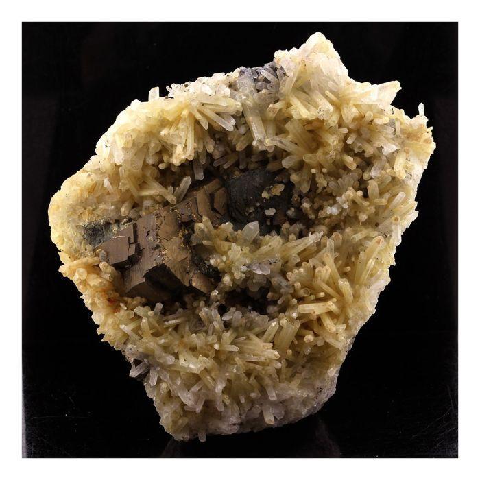 Pierres et Minéraux. Pyrrhotite + Quartz. 1508.0 ct. Nikolaevskiy Mine, Dalnegorsk, Russie.