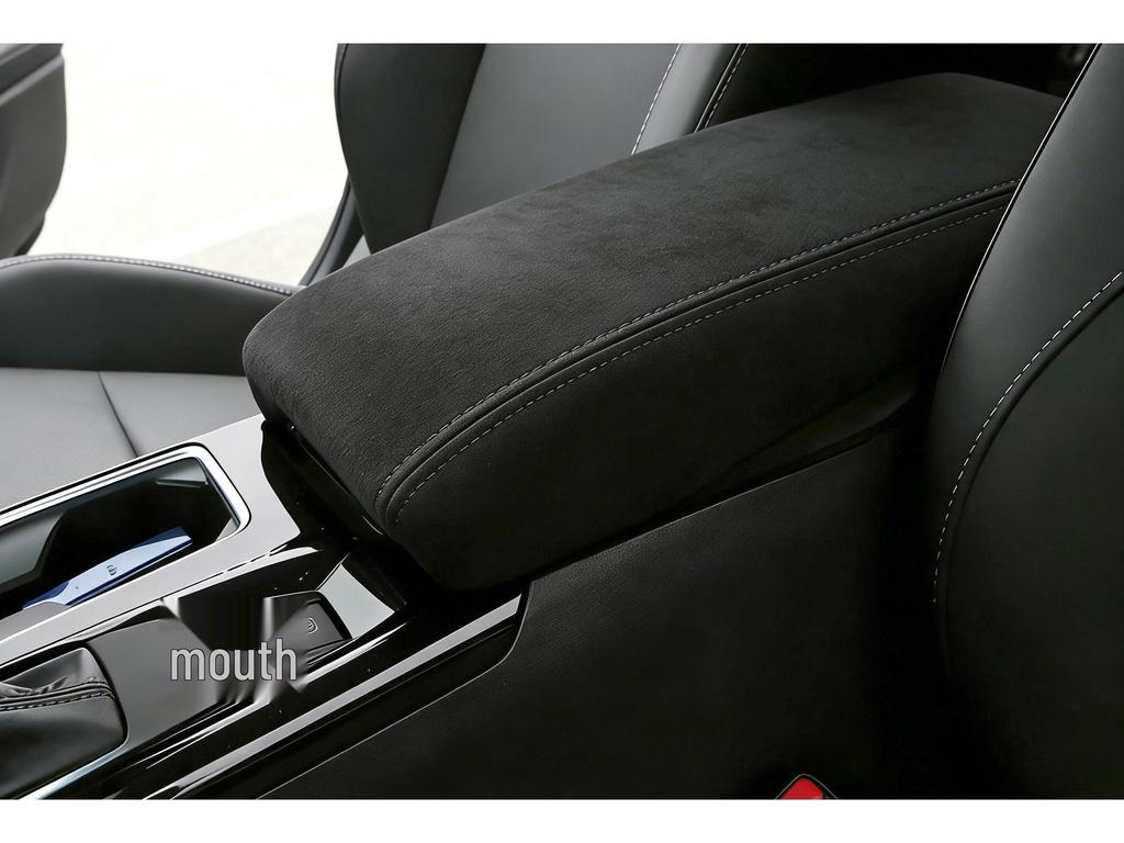 Чехол-подлокотник из микрофибры и кожи для Toyota Camry 9-го поколения 2024-2026 гг. - Прочный, износостойкий и грязеотталкивающий.