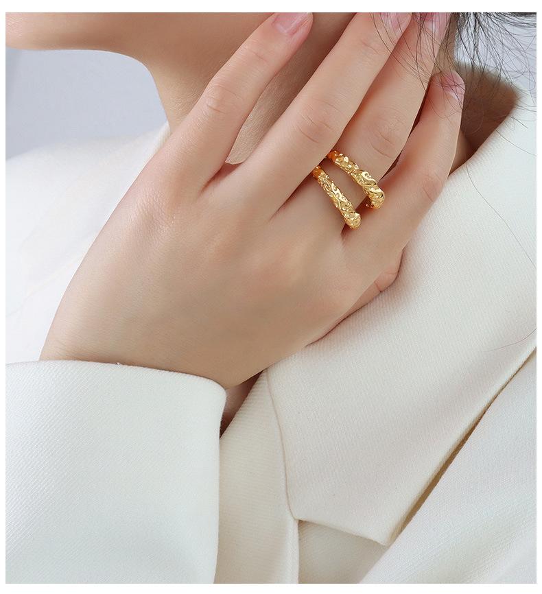 Брендовое универсальное кольцо из титановой стали с 18-каратным золотым покрытием, вдохновленное европейским и американским стилем, двухслойное, кованое, из тисненой фольги - не тускнеющее, кольцо на мизинец