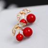 Женские серьги-гвоздики с красными вишневыми прозрачными стразами и бусинами в виде листьев