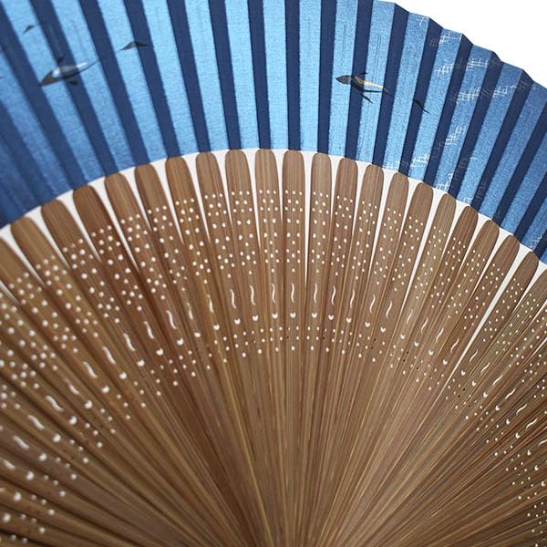 Складной киотский веер среднего большого и короткого темно-синего цвета с изображением сладкой рыбы, веер, Япония, резьба, ткань, жемчуг,