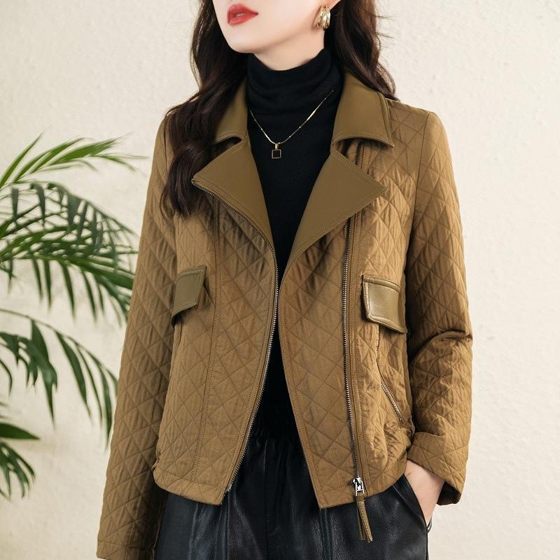 Бархатное и утолщенное пальто для женщин. Короткое осенне-зимнее новое хлопковое пальто с маленькой фигурой. Хлопковое пальто, маленькое хлопковое пальто, уменьшающее возраст.