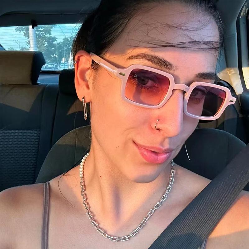 Vintage Retro Style Women's Sunglasses Square Shape Rivets Decoration Sun Glasses Women Travelling Driving Men Sunglass