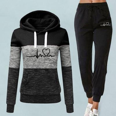 Комплект из 2 предметов: брюки с капюшоном, осенне-зимний, с принтом, цветными блоками, накладными карманами, эластичным поясом и завязками на резинке