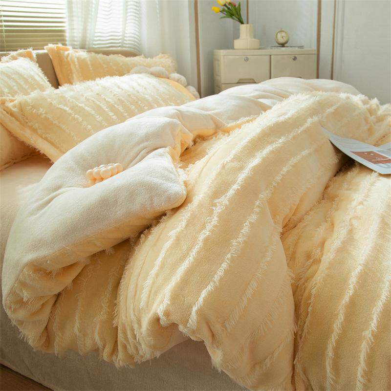 Зимний молочный бархатный комплект из 4 предметов, утолщенное теплое коралловое бархатное покрывало, пододеяльник, однотонное фланелевое постельное белье