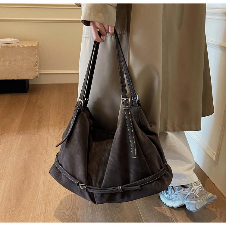 IELGY Retro Large-Capacity Fashion One-Shoulder Messenger Bag All-Match Commuter Underar