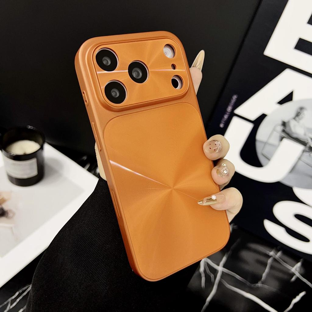 Трансформируется в чехол для телефона iPhone 17 Pro Max, оснащенный лазерным узором в виде CD-диска, комплексной защитой камеры и ударопрочной конструкцией.