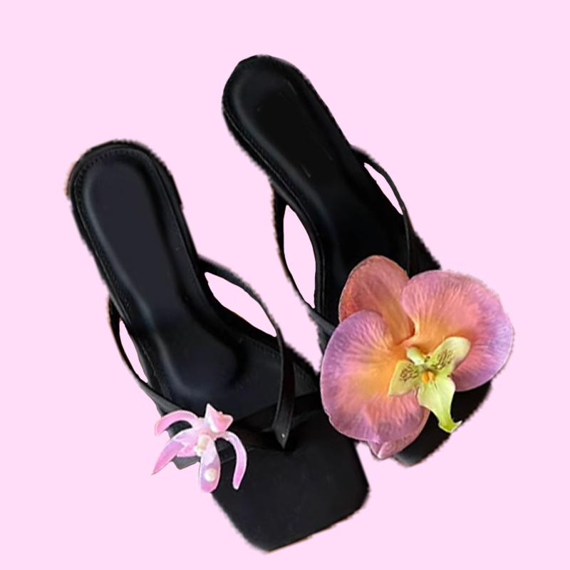 Дизайнерские модные шлепанцы на высоком каблуке с цветком, женские сандалии на каблуке, женская обувь 2025 лето, новые шлепанцы с перемычкой для пальца, туфли-стилеты для платья