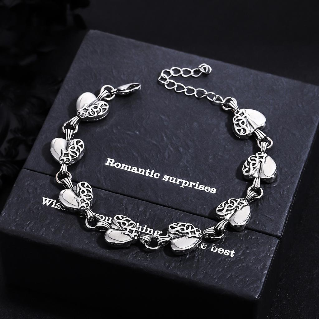 Vintage couple heart bracelet, men's light luxury high-end necklace, women's fashionable trendy personalized sweater chain, collarbone chain