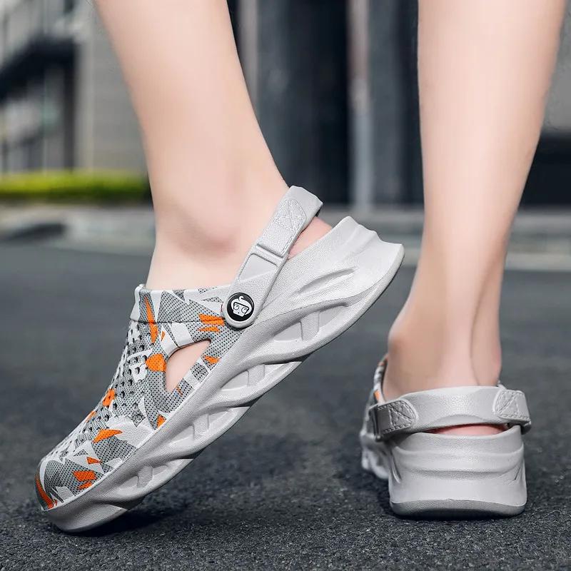 Модные легкие мужские шлепанцы 2024 лето Обувь для повара для мужчин Уличные сандалии для плавания Мягкие пляжные противоскользящие Спортивные мужские шлепанцы Платформа