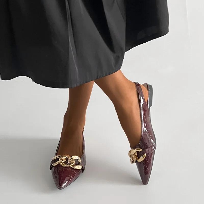 Мода 2025 Новые летние женские сандалии Модные металлические цепочки Балетки Острый носок Женские повседневные туфли Лодочки Роскошные сандалии Женские Дизайнерские