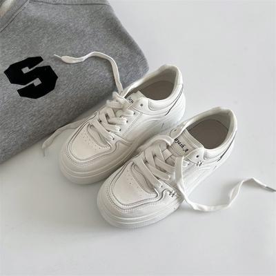 Белые легкие повседневные простые студенческие японские маленькие белые туфли для женщин 2025 года, новые летние туфли с увеличенным каблуком, универсальные туфли для серфинга