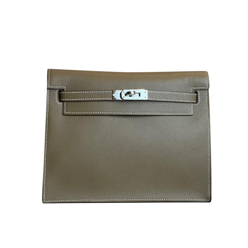 Тренд на одноплечные, ручные и наплечные рюкзаки для танцев весной и летом