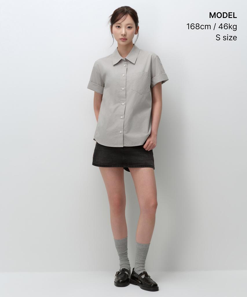 MUSINSA STANDARD WOMAN Женская свободная мягкая рубашка с коротким рукавом из поплина [Светло-тепло-серый]