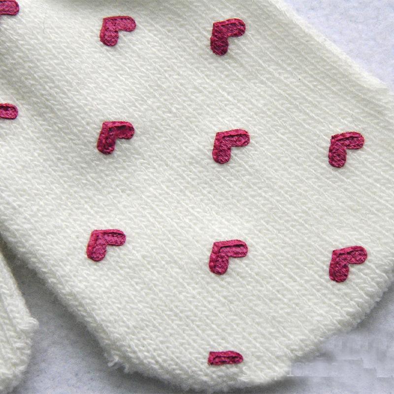 Детские зимние теплые перчатки, детские перчатки с пальцами, варежки с милым принтом сердечек и звездочек, против царапин