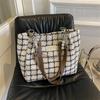 Атмосферная сумка-мессенджер женская 2025 осень и зима новая клетчатая на плечо подмышку, популярная модная сумка-тоут в этом году