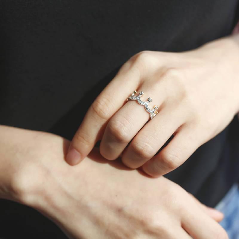 Элегантное женское кольцо с дизайном короны из прочной латуни и нержавеющей стали серебристого цвета, идеально подходящее для особых случаев и в качестве подарка