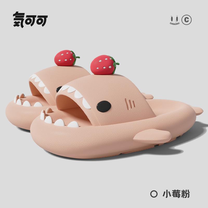 Мода 2025 Новые тапочки-акулы Женские Мужские Летняя обувь Милые DIY Клубничные Домашние Уличные Сандалии Девочки Мальчики Пляжные Шлепанцы для Душа