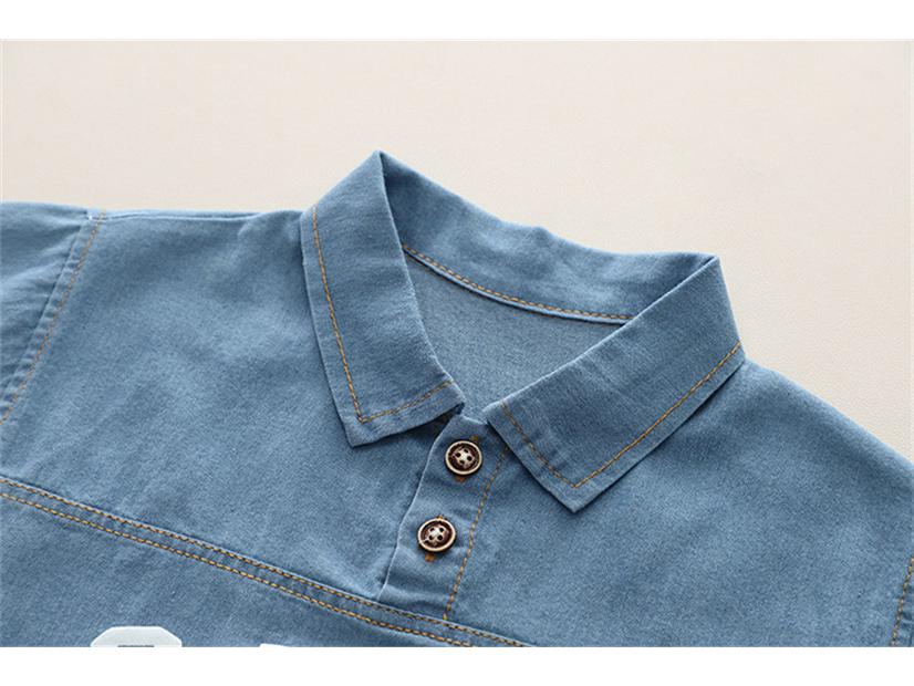 2025 Мальчиковый летний комплект из двух предметов в корейском стиле: джинсовая футболка с коротким рукавом и шорты с мишкой