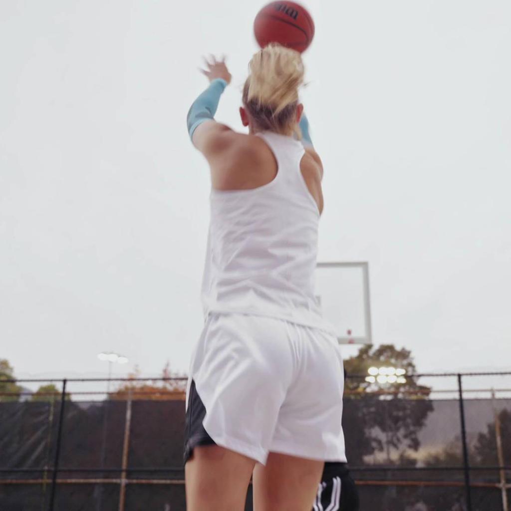 Bauerfeind СПОРТИВНЫЕ КОМПРЕССИОННЫЕ РУКАВА НА РУКУ Компрессионные рукава на руку Спортивные рукава Сделано из компрессионного материала Снижает мышечную вибрацию и способствует энергии (Спортивная рука)