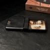 Магнитный чехол для телефона Samsung Z Flip7 Retro с текстурой Crazy Horse, Совместим с Flip6/5, Стиль с трехсекционной табличкой с именем.