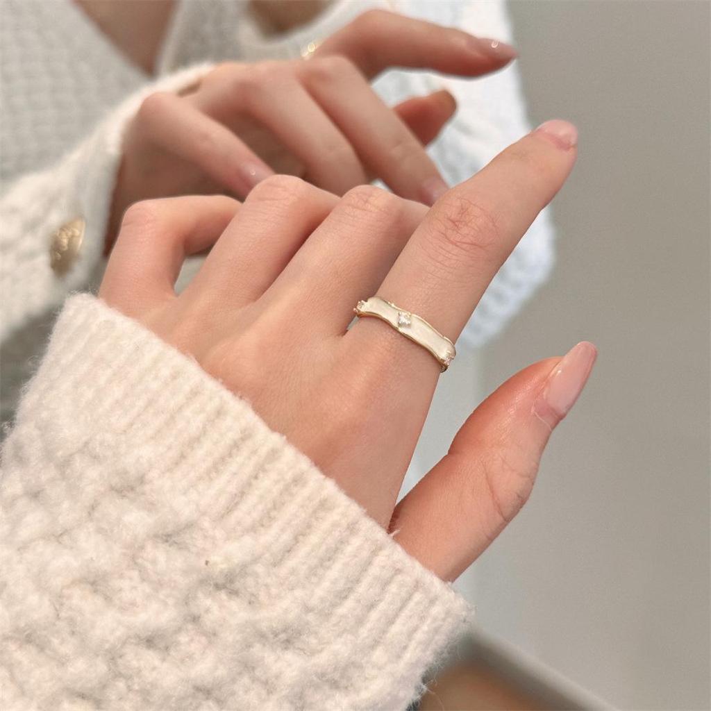 Эмаль, капельная глазурь, бабочка и перламутр, серебряное кольцо - элегантные, не тускнеющие женские украшения