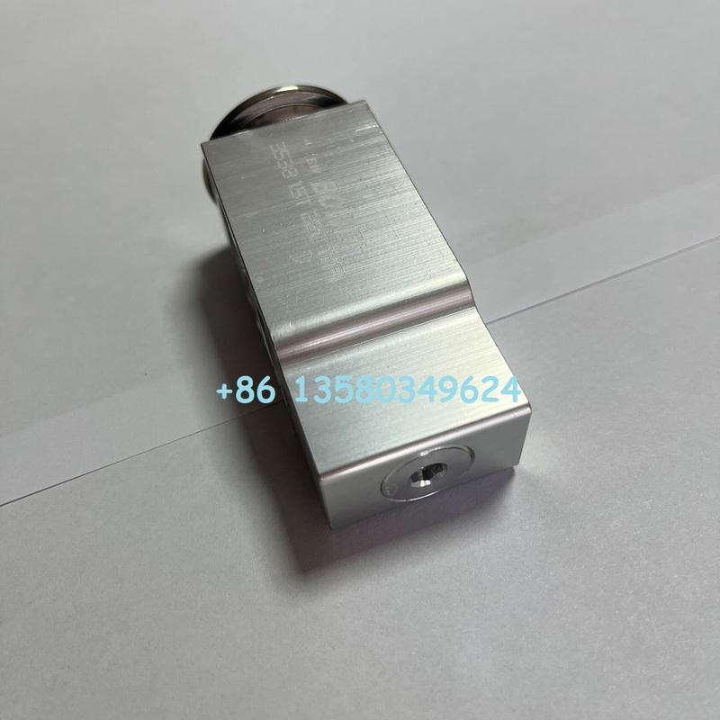 11Q6-90551 Запчасти для экскаватора R220LC-9S R215-9S Расширительный клапан экскаватора 11Q690551