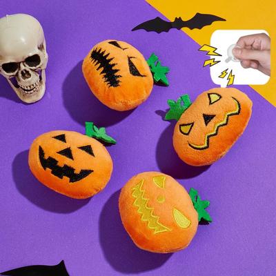 Большая устойчивая к укусам игрушка для кошек на Хэллоуин в виде тыквы с привидением и пищалкой.