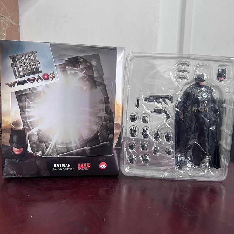 NECA Фигурка Лига Справедливости Брюс Уэйн Бэтмен Фигурка Действия Mafex 056 Фигурка Сочлененная Подвижная Кукла Рождественский Подарок Для Друзей