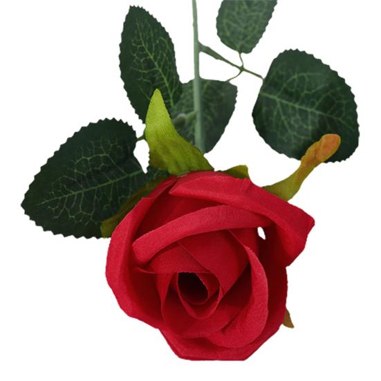 Красивый искусственный цветок, реалистично выглядящий из искусственной шелковой ткани, яркий цвет