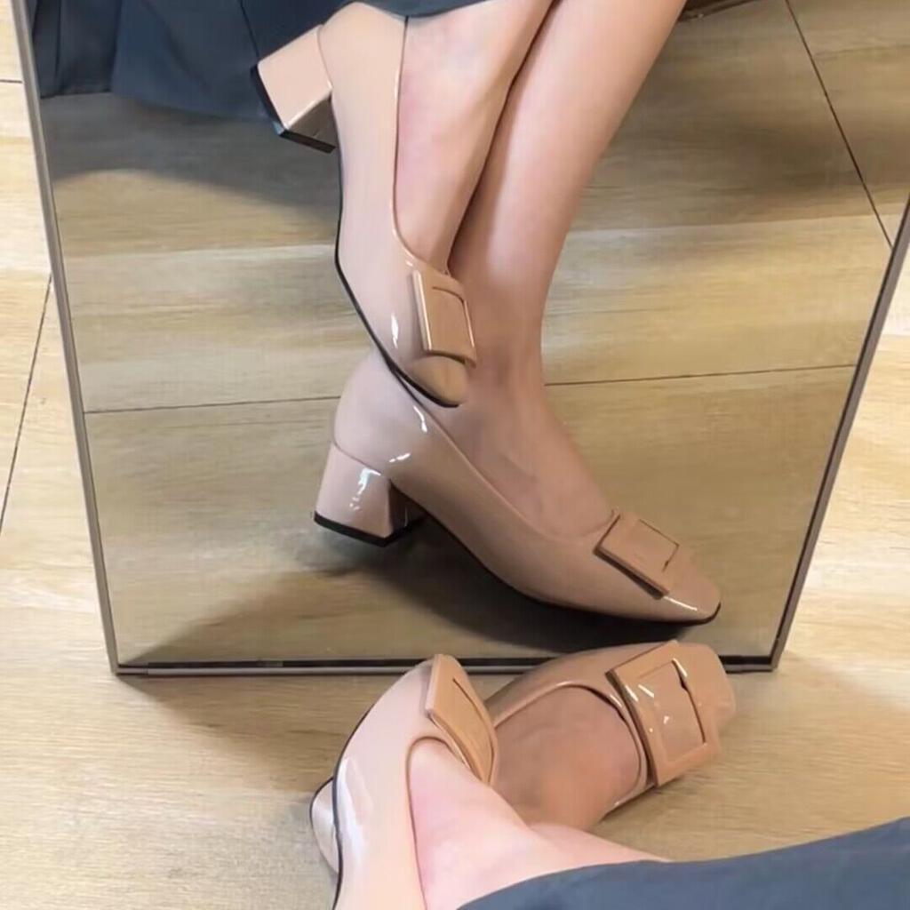 Элегантные туфли розового цвета в стиле французской феи, новинка 2024 года, классические туфли из лакированной кожи с квадратной пряжкой, универсальные туфли на толстом каблуке для повседневных поездок на дачу для женщин