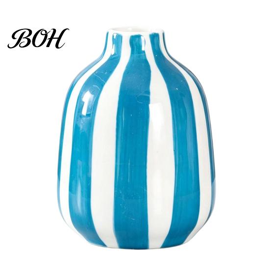 Decorative Flower Holder for Modern Interior Striped Ceramic Vase, Minimalist Versatile Vase Courtyard And Balcony Living Room Office Table