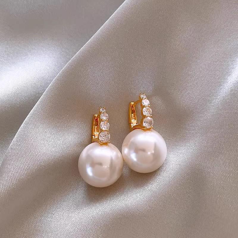 Real gold electroplated silver needle oval pearl earrings winter retro versatile stud earrings fashion high-end earrings women