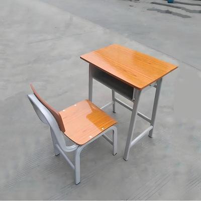 Детский письменный стол и стул