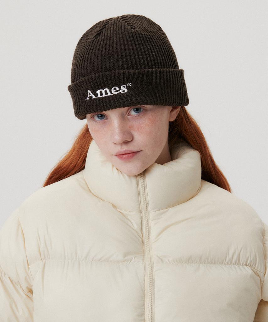 AMES-WORLDWIDE Базовая шапка-бини с логотипом Коричневая