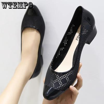 Водонепроницаемые непромокаемые туфли с низким вырезом. Женские полые сандалии. Рабочая обувь на низком каблуке. Нескользящие неглубокие слипоны с острым носком. Простые повседневные резиновые туфли.