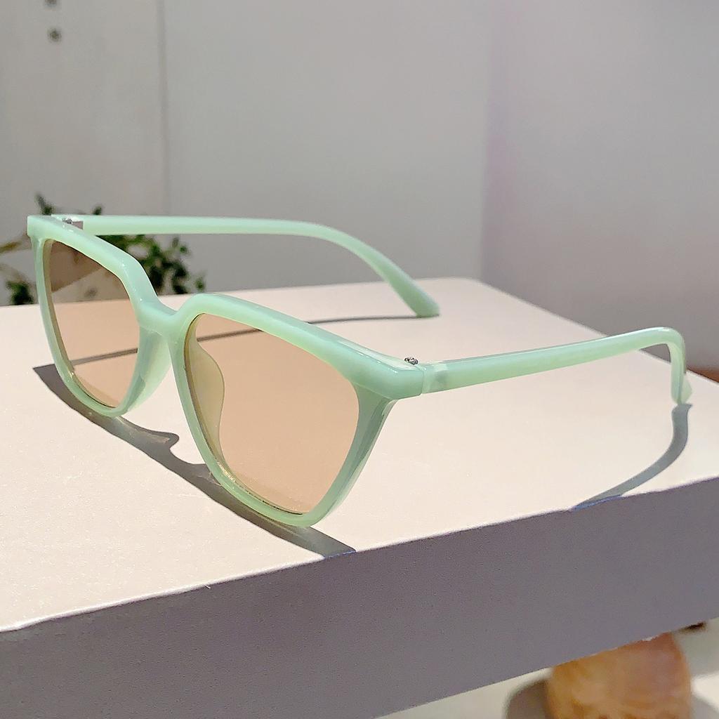 Стильные солнцезащитные очки «кошачий глаз» Модные черные солнцезащитные очки оверсайз Уличная декорация Женские солнцезащитные очки для вождения, путешествий